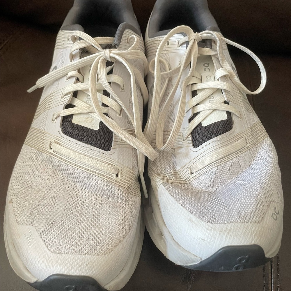 On Cloud Running Cream and Gray Sneakers